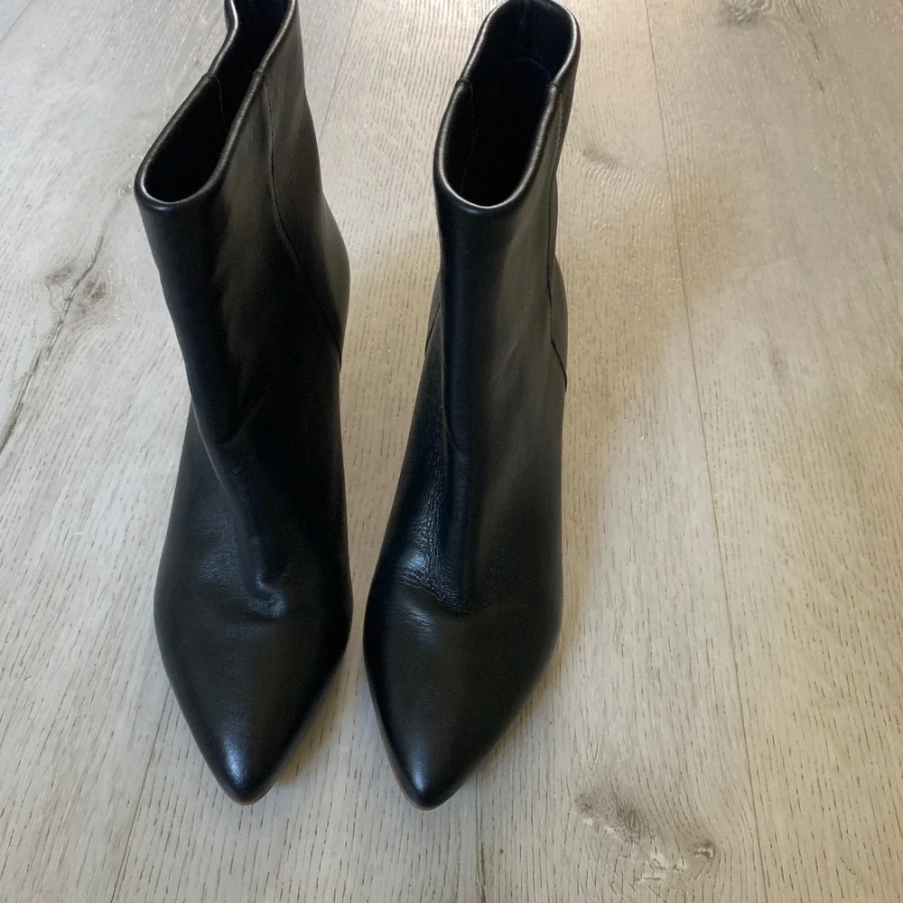 Dolce Vita Black Leather Pointed‎ Toe Ankle Boots Kitten Heel Made in Brazil 6.5